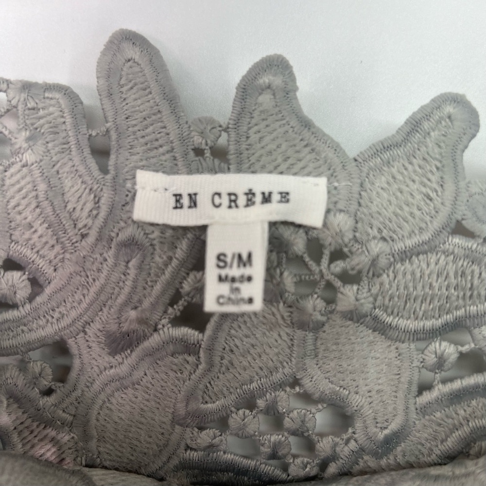 NWT En Crème Sincerely Yours Gray Knit Sweater Lacy Cutout Appliqué Back S/M - Picture 9 of 13